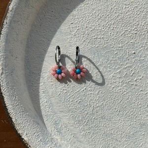 NC26048【ｻｰｼﾞｶﾙｽﾃﾝﾚｽ：ｼﾙﾊﾞｰ】珊瑚×ターコイズ ピアス