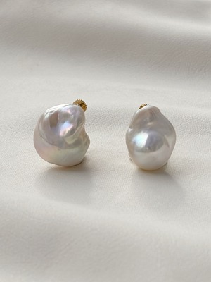 baroque pearl earring