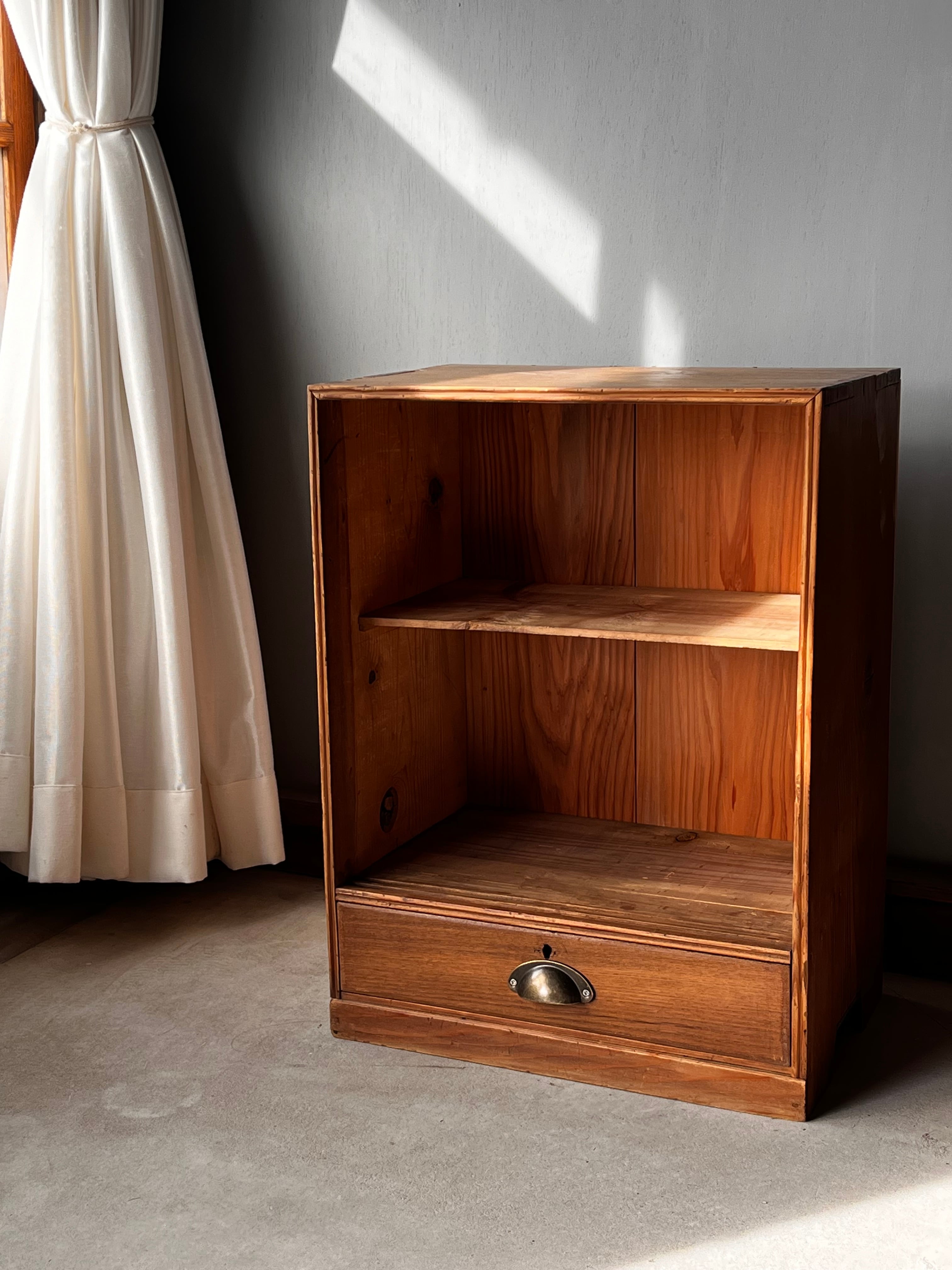 レトロ　木製引き出し付き収納棚　食器棚　直接引き取り限定 レトロ 木製引き出し付き収納棚 食器棚 直接引き取り限定