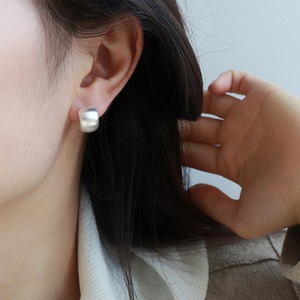 マットメタルスタッドピアス U0349