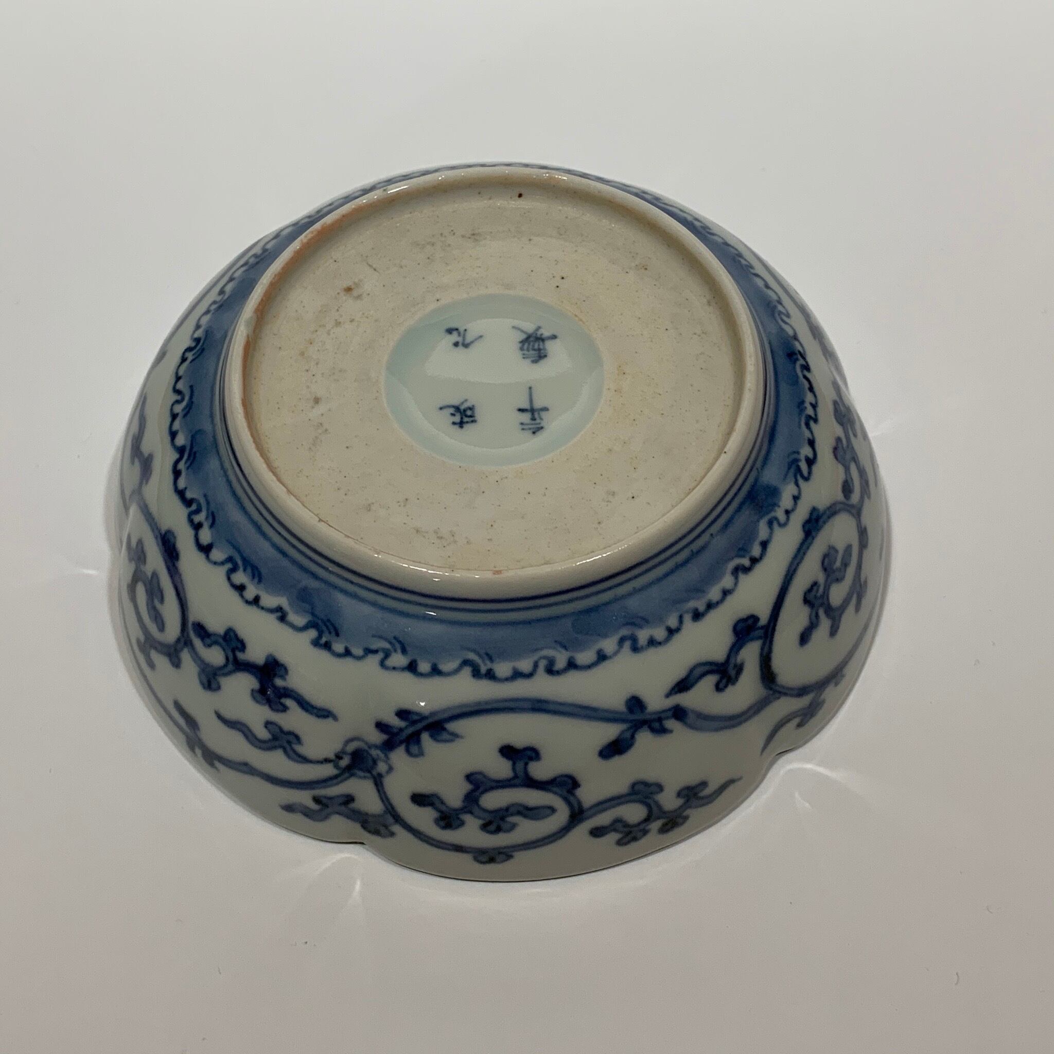 古伊万里 輪花 なます皿 葉唐草模様 成化年製(2) | 粋屋 古伊万里 輪花 なます皿 葉唐草模様 成化年製(2) | 粋屋