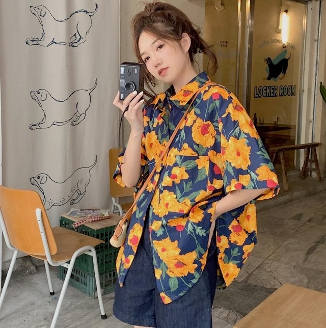 トップス シャツ ミディアム丈 ミドル丈 袖なし 半袖 Vネック 襟付き 前開き かわいい 大人可愛い カジュアル おしゃれ お洒落 かっこいい レトロ アジアン こなれ感 ラフ メンズライク マニッシュ ボーイッシュ ルーズ 抜け感 花柄 フラワー ボタニカル 夏 10代 20代 30代 40代 50代 60代 レディース 女性用 ママ お出かけ 休日 イベント リゾート 旅行 海 着回し 普段使い ファッション 楽ちん 体系カバー サイズ フリーサイズ ゆったり ゆる ワンサイズ 色展開 オレンジ