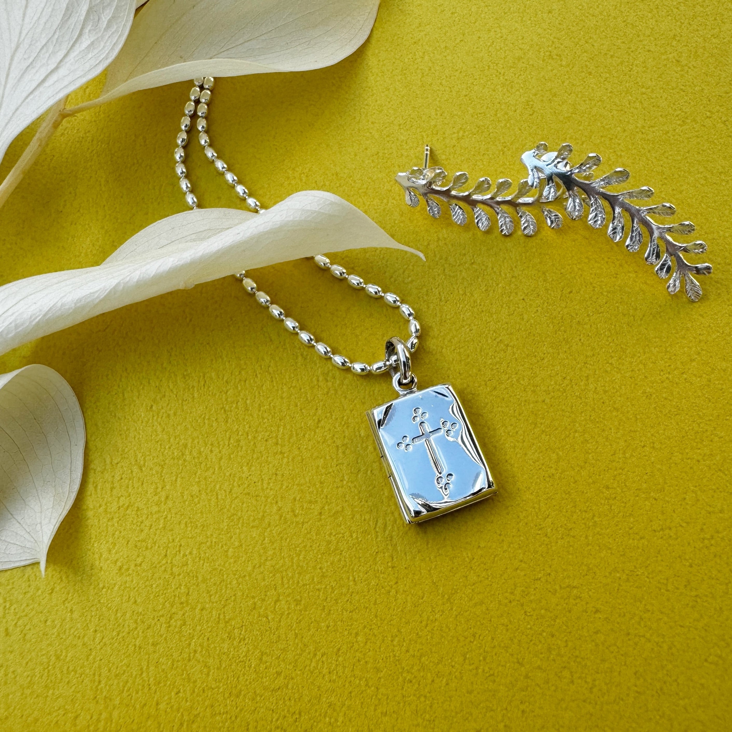 ラスト1！】クロス スクエア ロケット ペンダント （チェーン