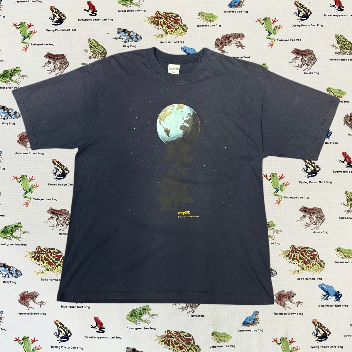 90s カナダ製ヴィンテージルネマグリッドアートTシャツイメージの裏切り
