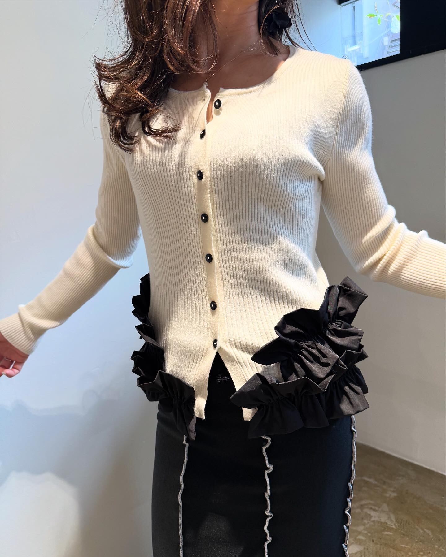 エイミーロウ eimeelaw Eimee Law ギャザーフリルヘムリブニットカーデ