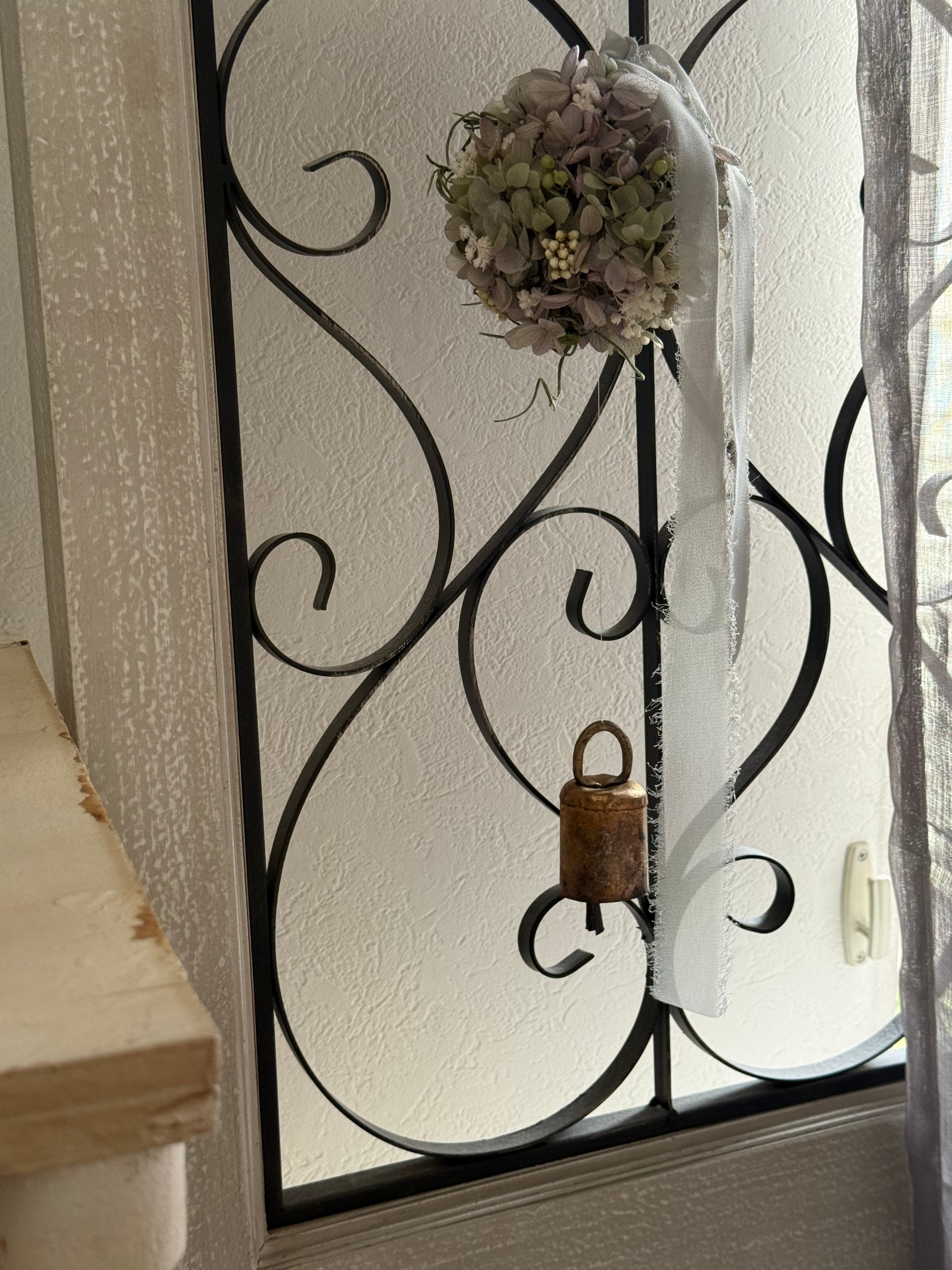 紫陽花ボール アンティークベル付き プリザーブドフラワー ドライフラワー ナチュラル ミニリース ドアベル フライングリース 母の日 インテリア 新築祝い ご褒美 紫陽花