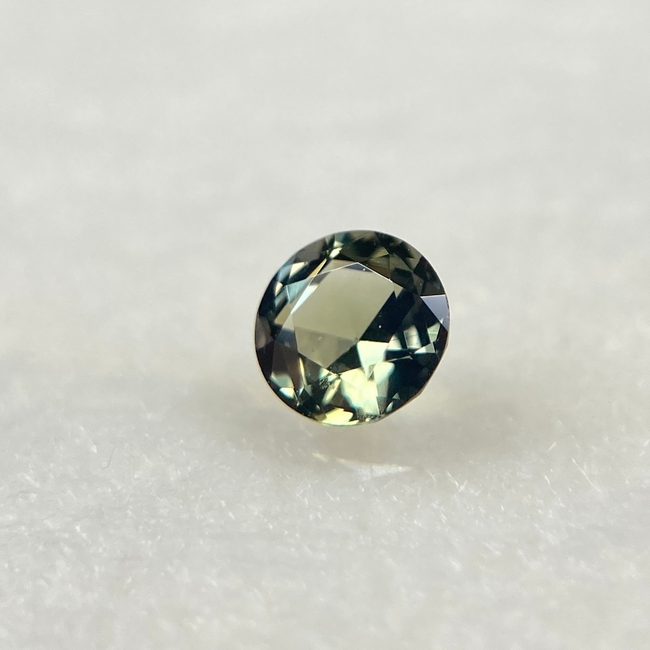 ローズカットサファイア  約3.3mm*2.0mm r-0590