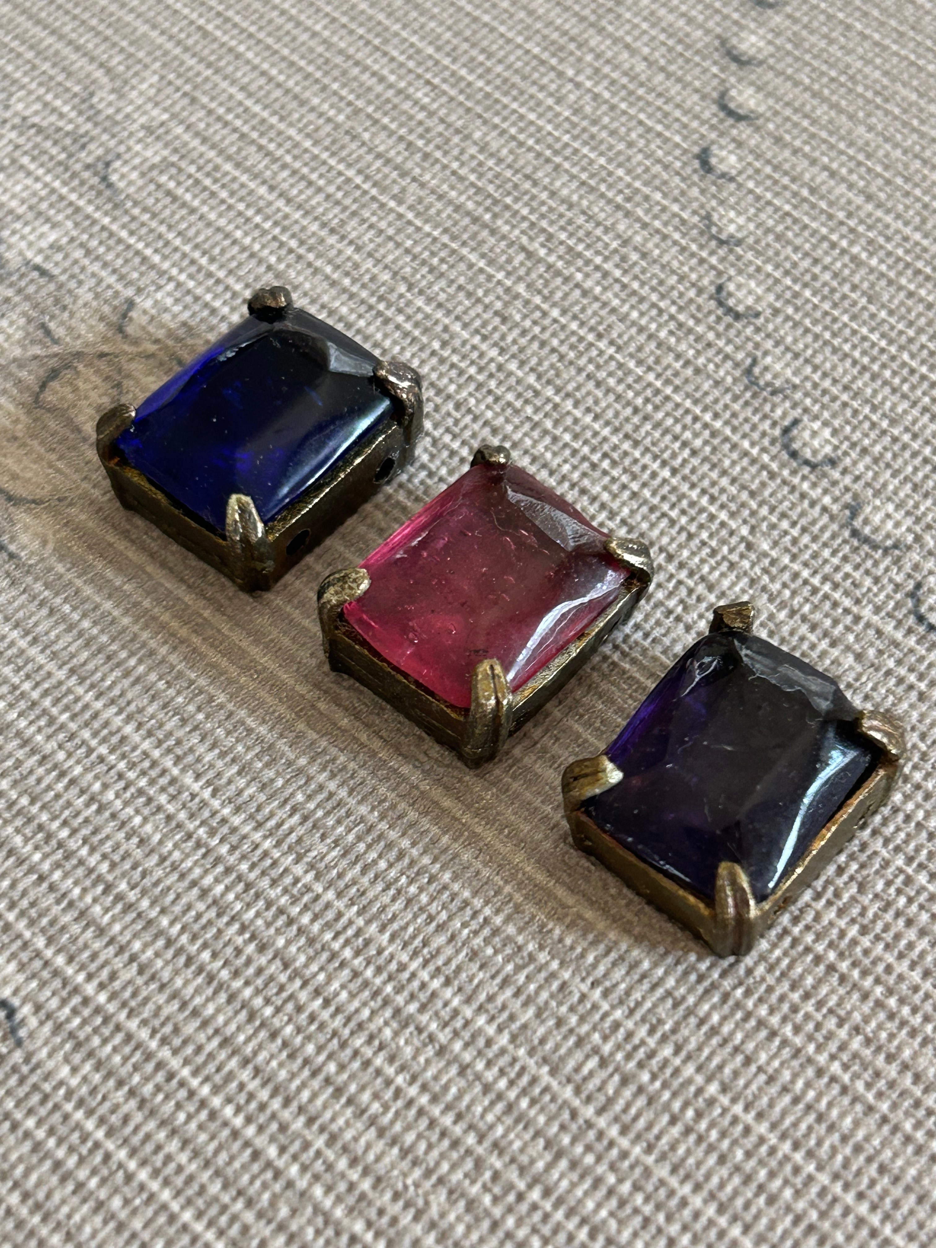 フランスアンティーク 台座付きガラスのカボション ブルー/ピンク/パープル メタル×ガラス 20mm×15mm アクセアリーパーツ コレクション デコレーション材