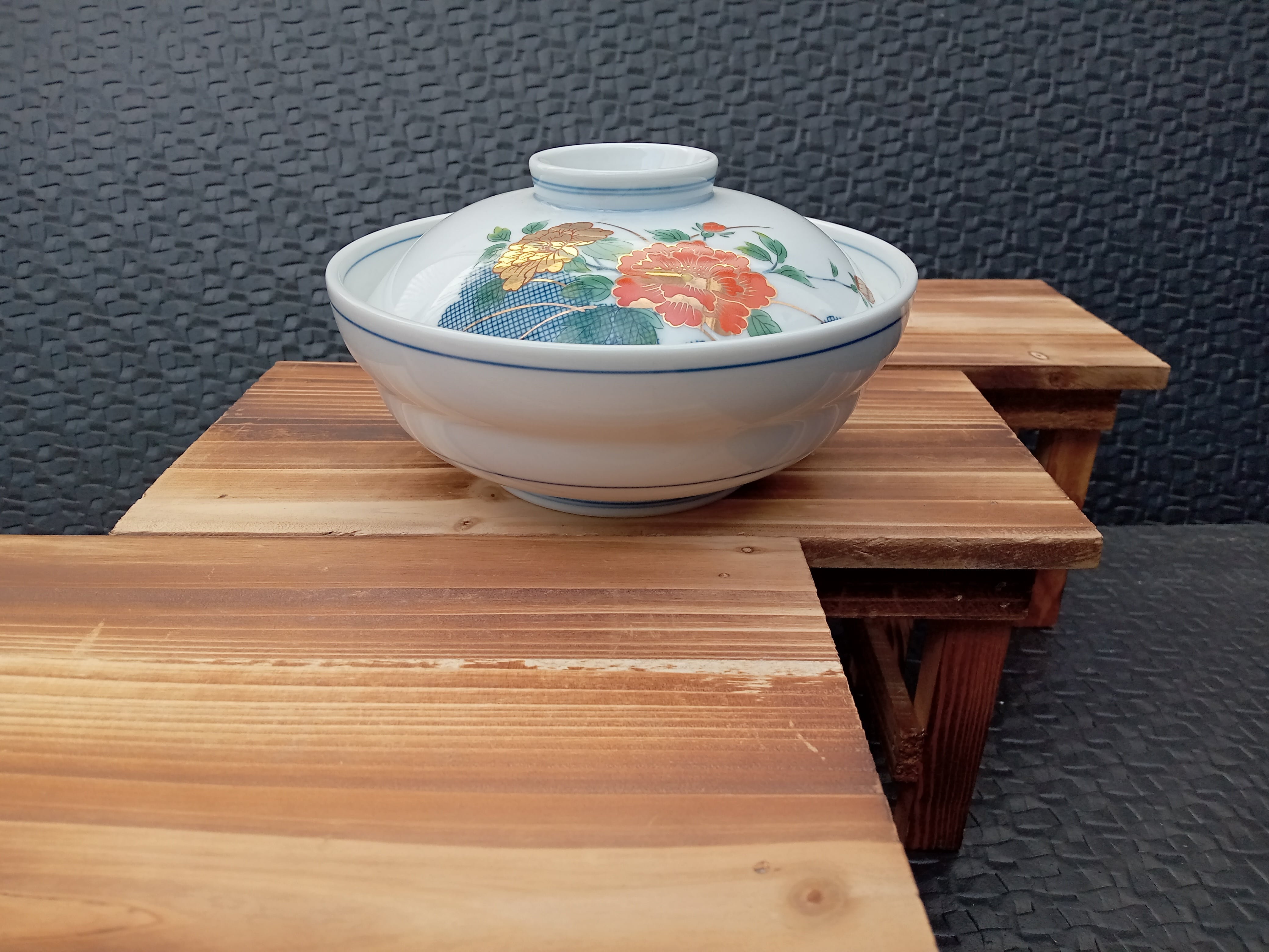 深川製磁 月見うさぎ 兎 丼 どんぶり 大鉢 2客 深川製磁 月見うさぎ 兎 丼 どんぶり 大鉢 2客 食卓に楽しい、