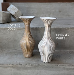 CERAMIC FLOWER VASE "HORN"