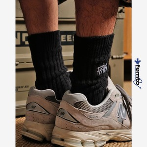 Script embroidery crew socks 1485