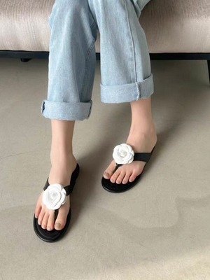 カメリアトングサンダル