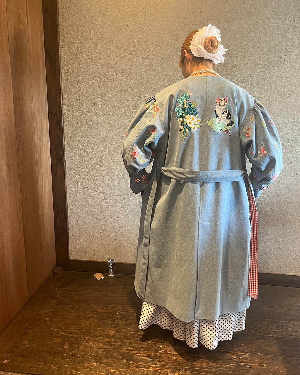 タマオワールド デニムコート 刺繍デニムコート Collarless embroidered coat (Light blue