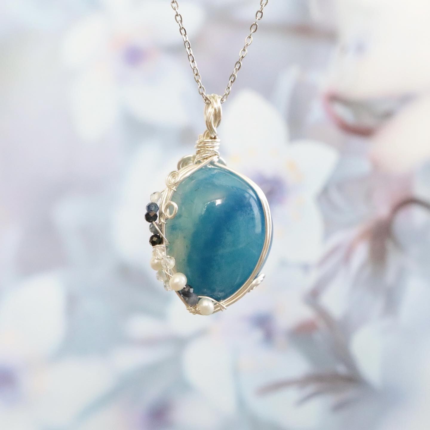 1点物 青瑪瑙 メノウ 縞模様の可愛い天然石 ワイヤーラッピング