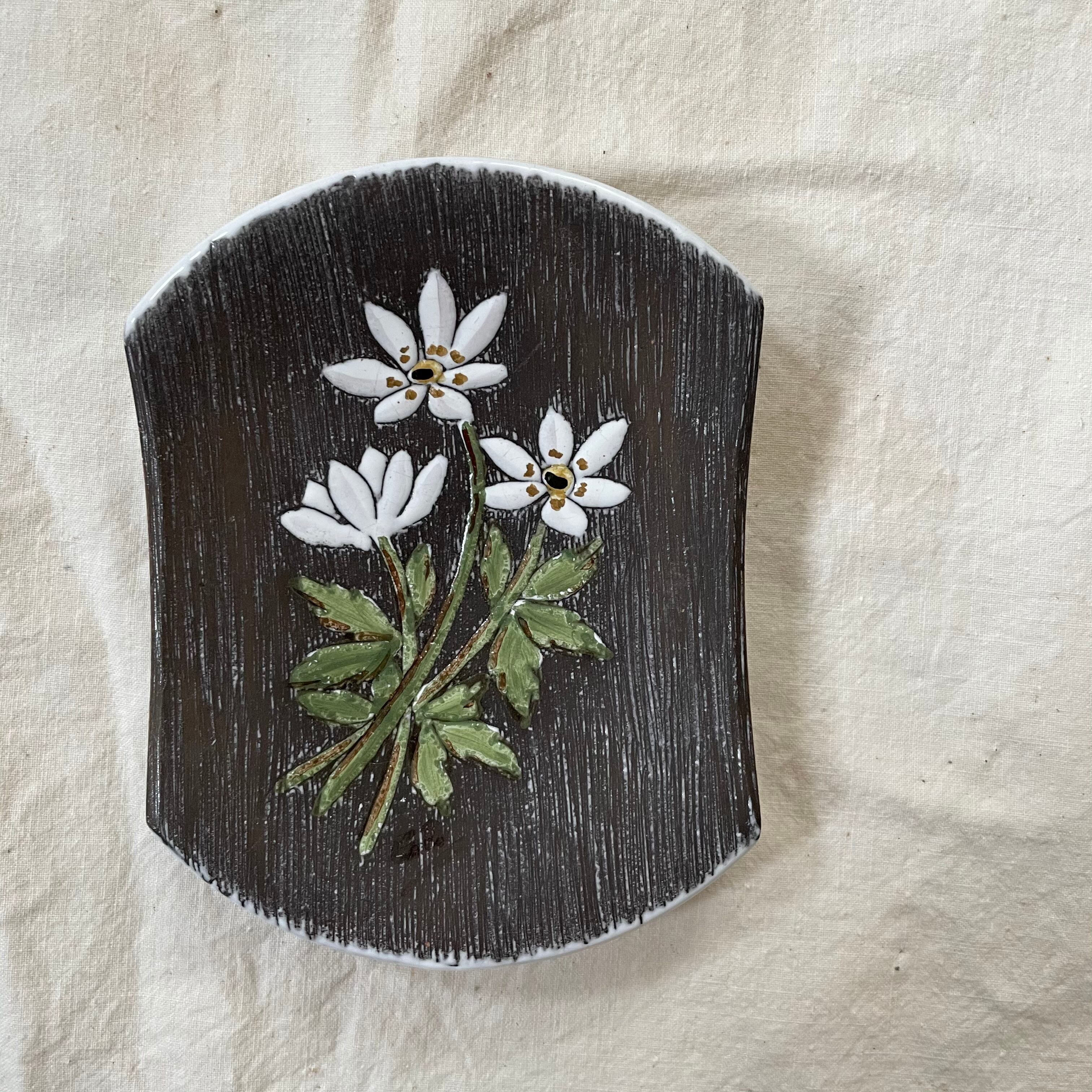 不思議な形の飾り皿