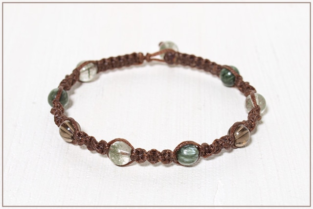ガーデンクォーツ＋セラフィナイト＋スモーキークォーツ６ミリ玉ナチュラルマクラメブレスレット