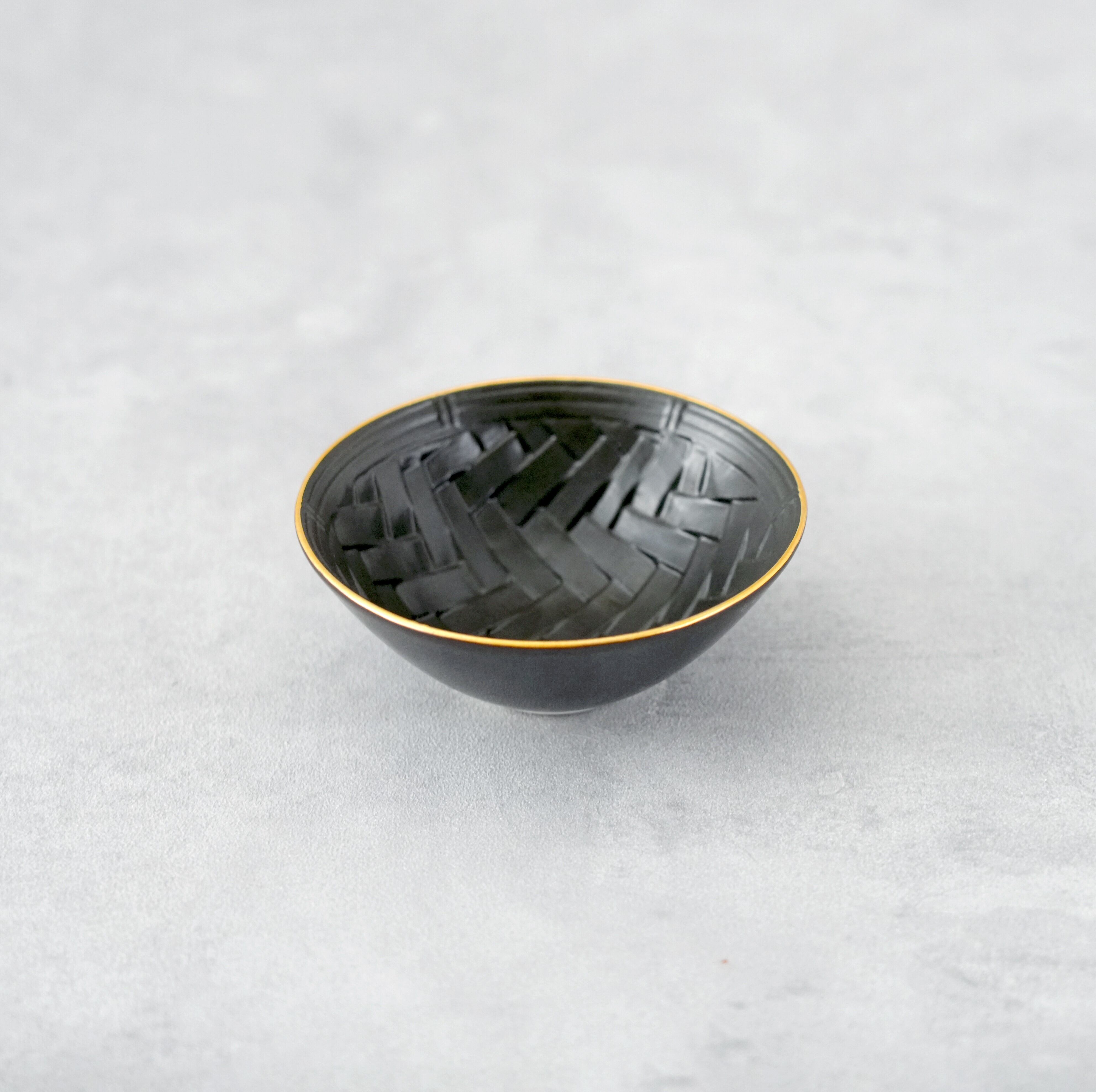黒縁金 網代彫りぐい吞み | 貝山窯 オンラインショップ
