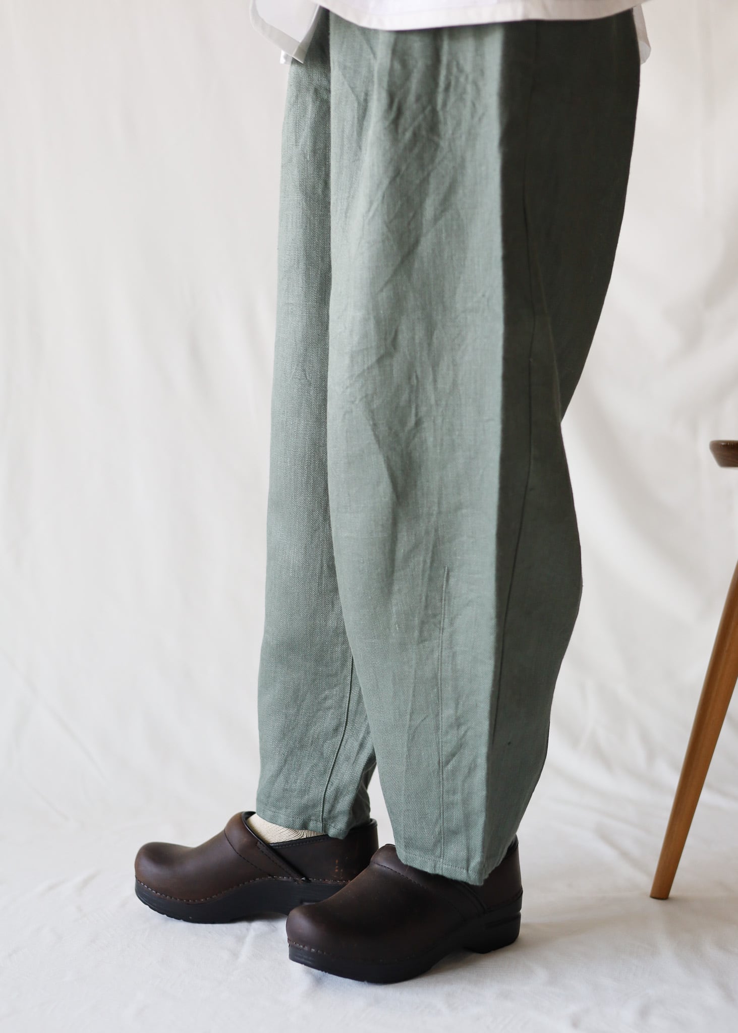 Vlas Blomme - Light Linen Twill イージーテーパードパンツ - Sage