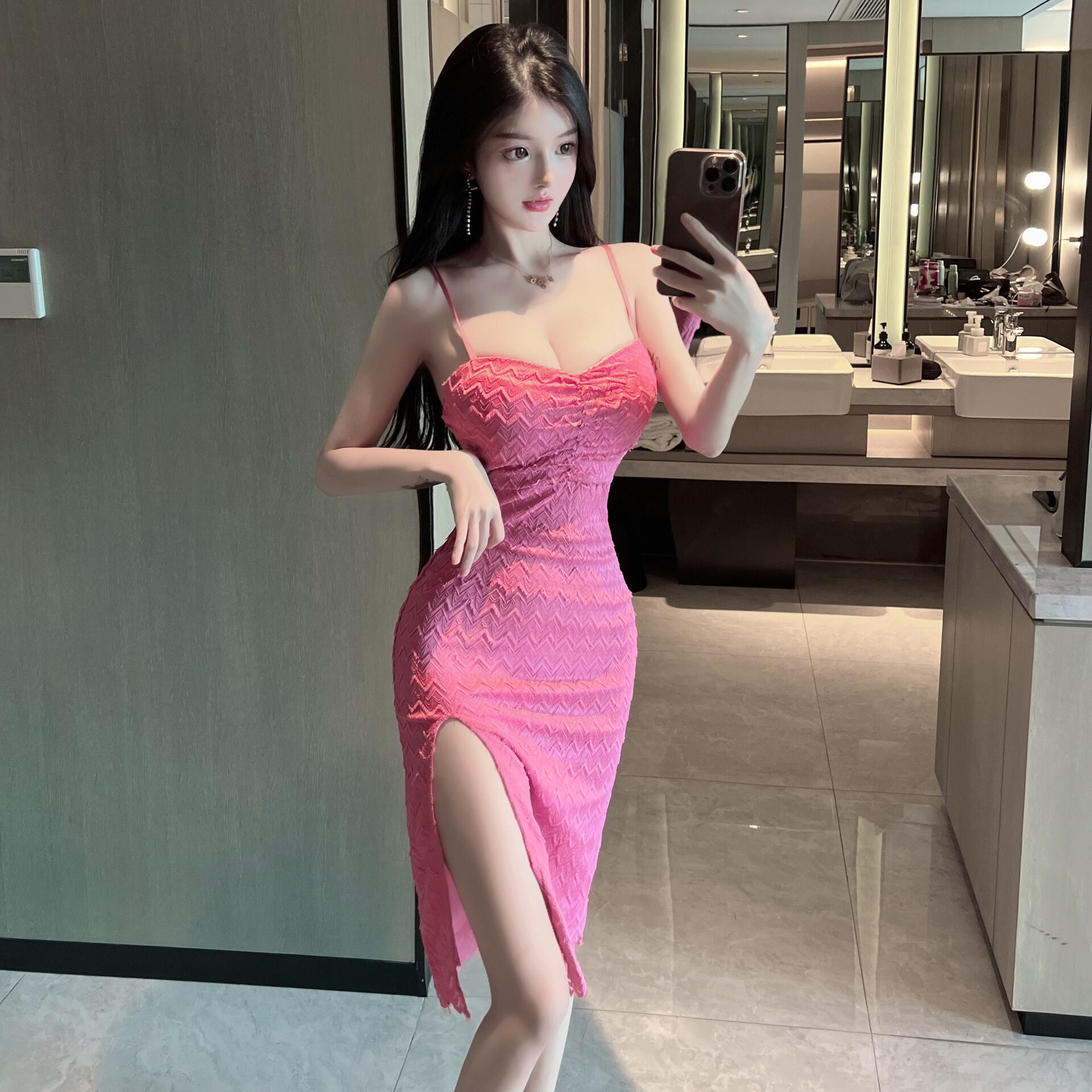 【新作】【送料無料】 2024 新しい夏スタイル東南アジアのセクシーなローカットスリットサスペンダーボトリングドレス 7916 018916650497