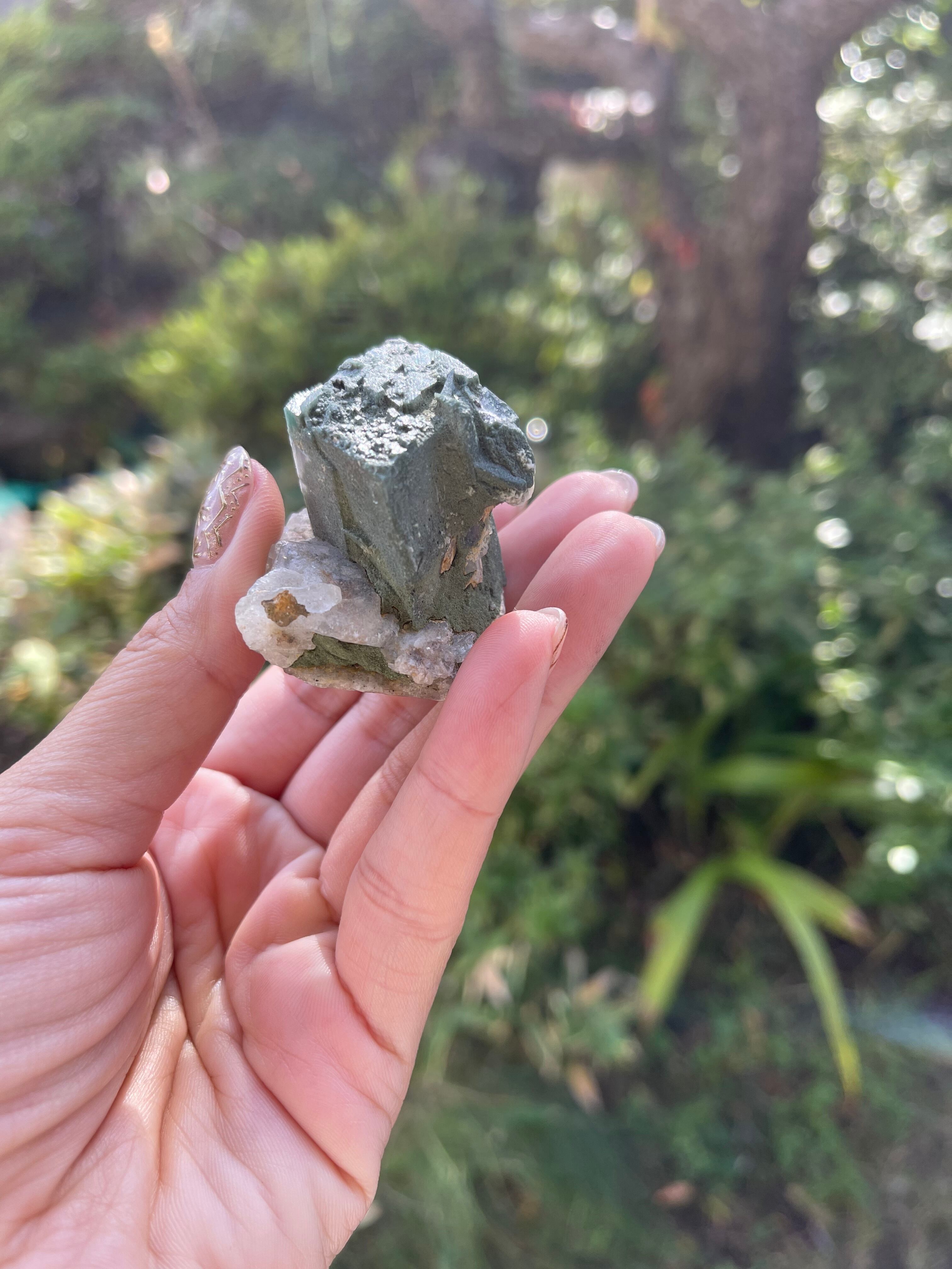 Feldspar (Epidote） / 長石(エピドート共生)