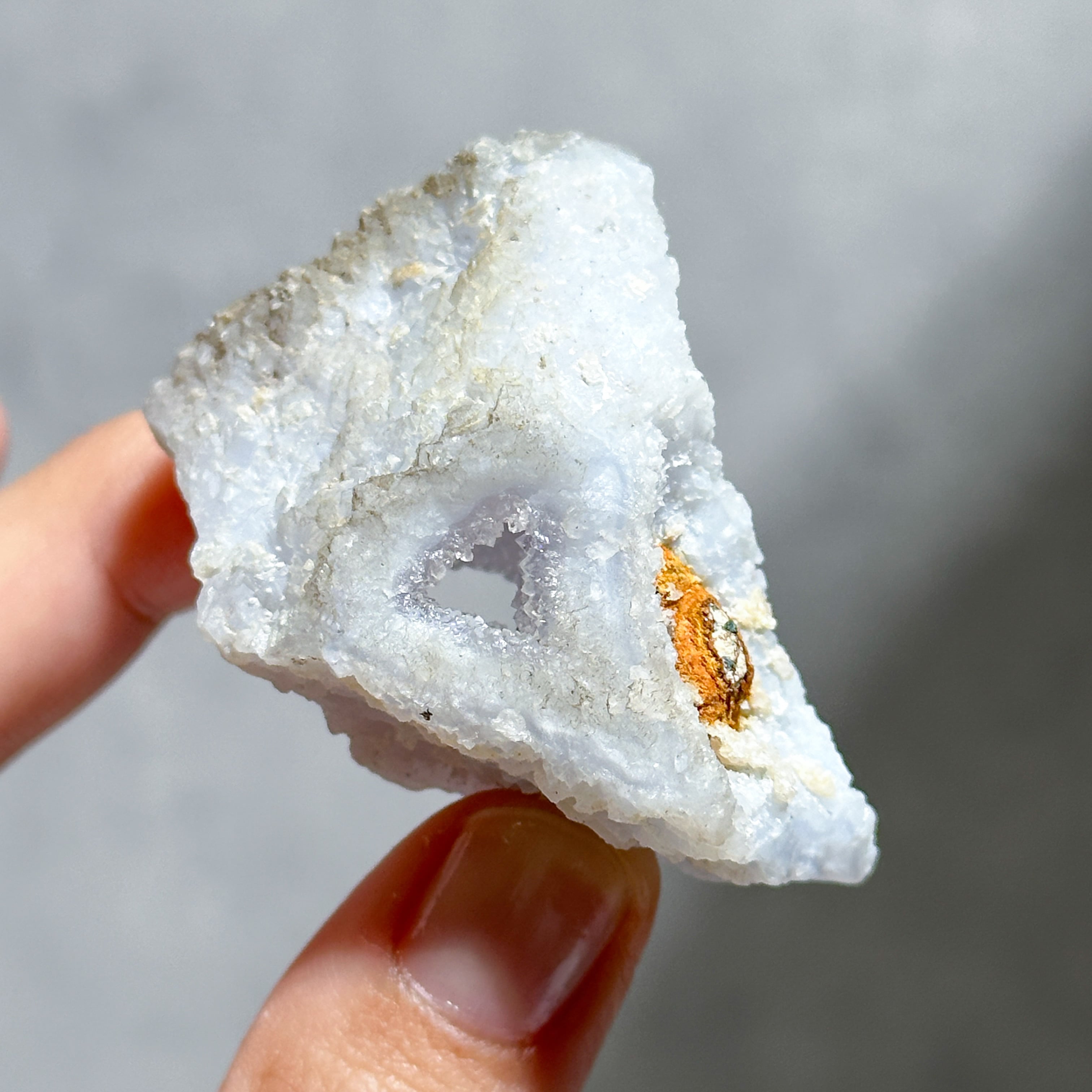 ブルーカルセドニー 原石82◇ Blue Chalcedony ◇天然石・鉱物