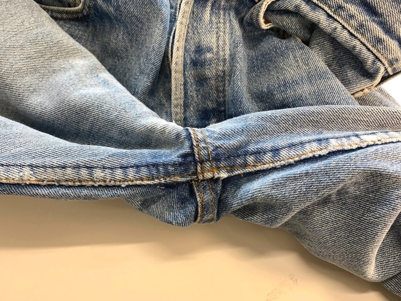 M-207   リーバイス Levisレギュラー古着 1994年米国製刻印524  W 70cm(ぐるり） 股下 77cm