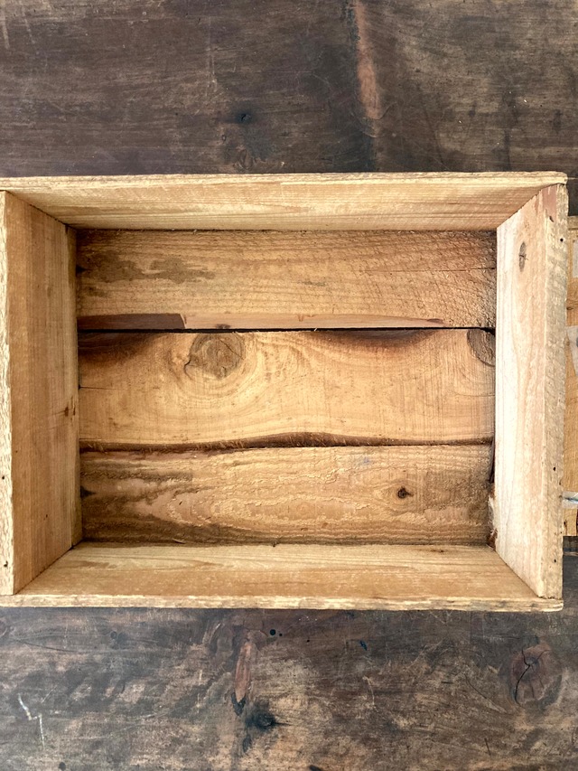 枯れた木味が良い雰囲気の木箱　(古家具)