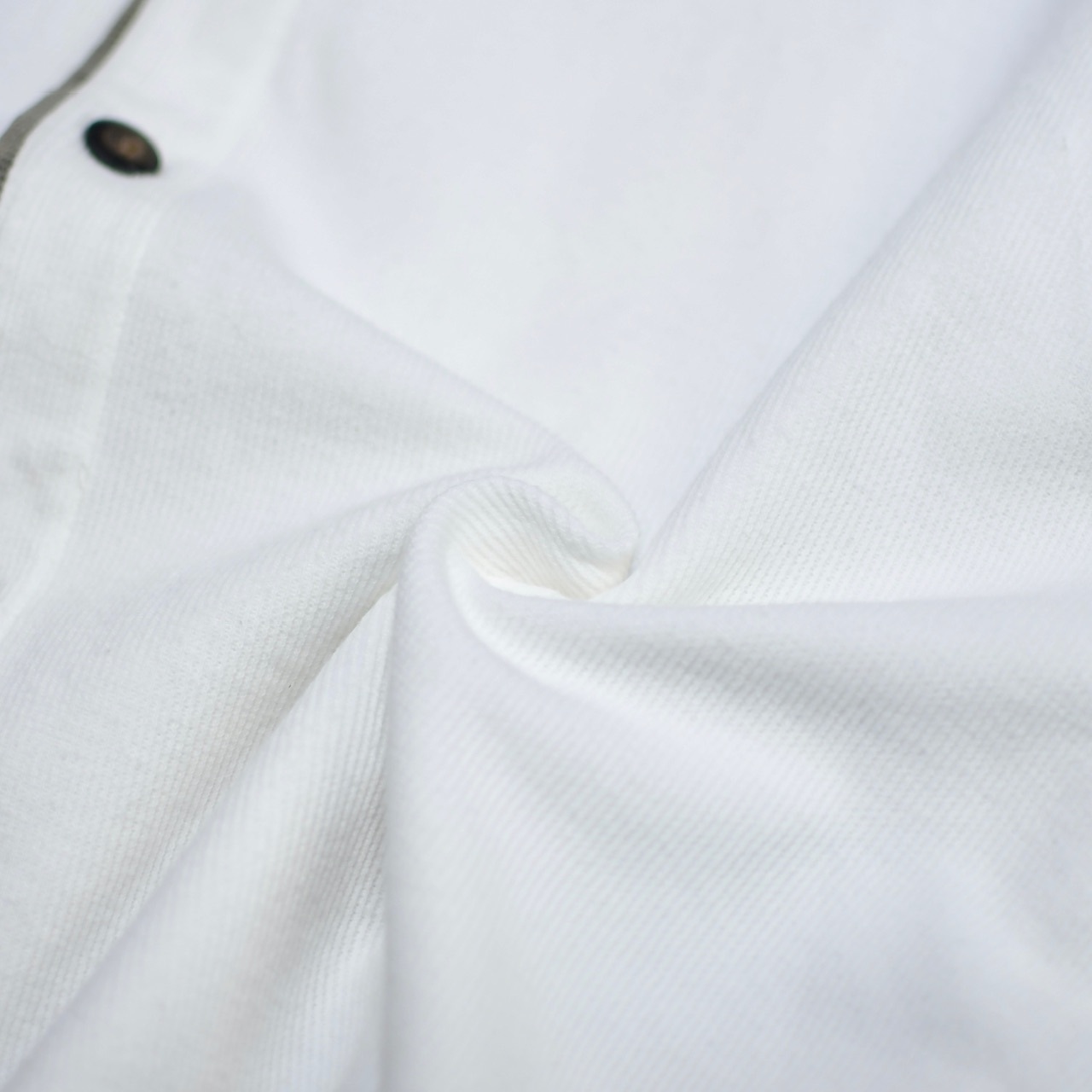 LE COLLEZIONI STRUCTURE white knitted shirt