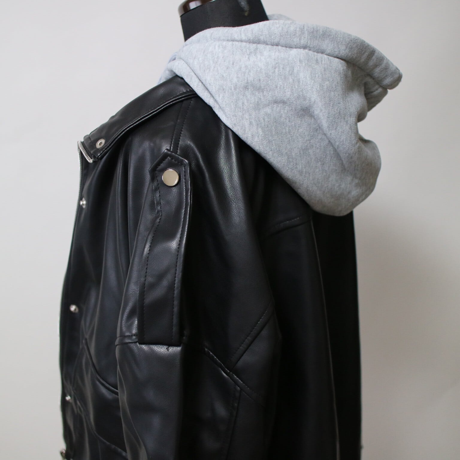 パーカー付きオーバーレザージャケット | YUBERRA