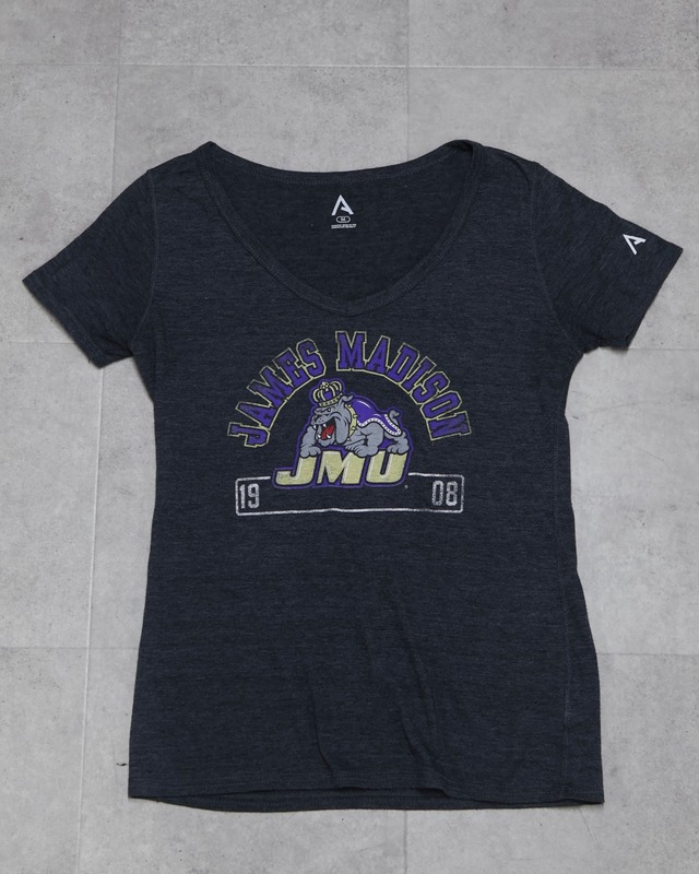 v neck graphic design t-shirt