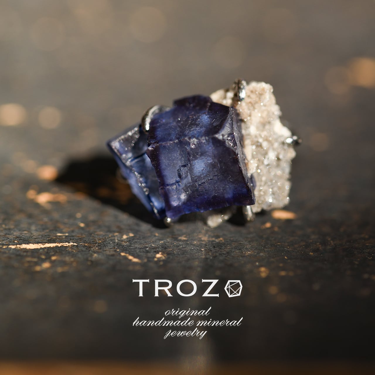 フローライト | TROZO 鉱物原石の天然石アクセサリーブランド
