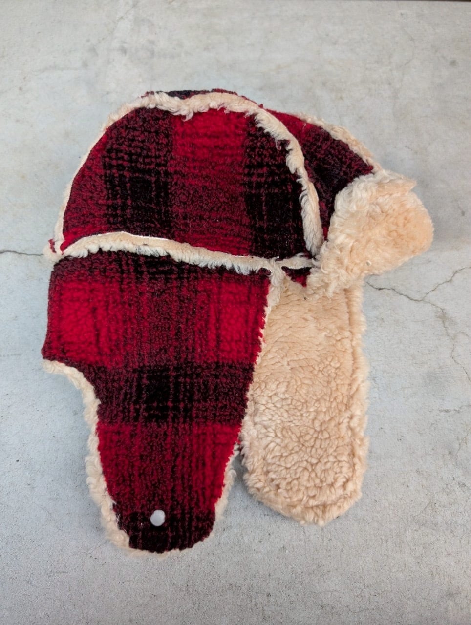 "GAP" fur flight cap