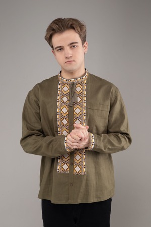 ウクライナ刺繍ヴィシヴァンカ　クロスステッチ手刺繍　Lサイズ　メンズ