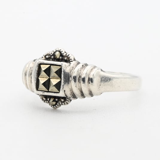 Marcasite Accent Linear Style Design Ring #15.0 / Denmark
