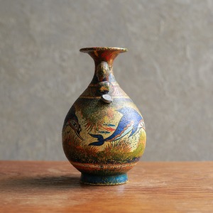 ギリシャからやってきた、個性的なフラワーベース 15