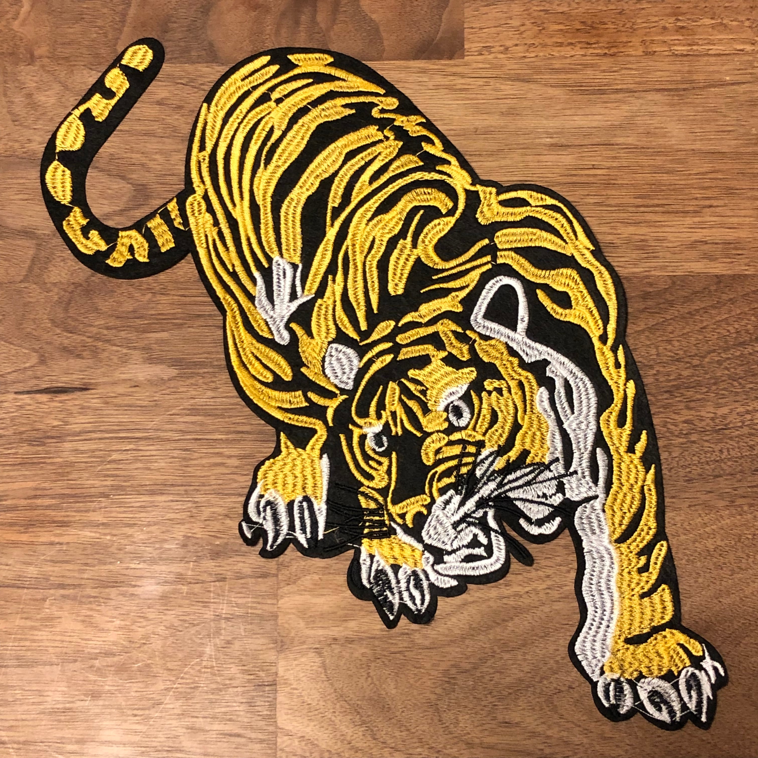 公式 新品 チェーンステッチ ワッペン 四つ目の虎 ハンドメイド 刺繍 タイガー blog.expertsoftwareteam.com