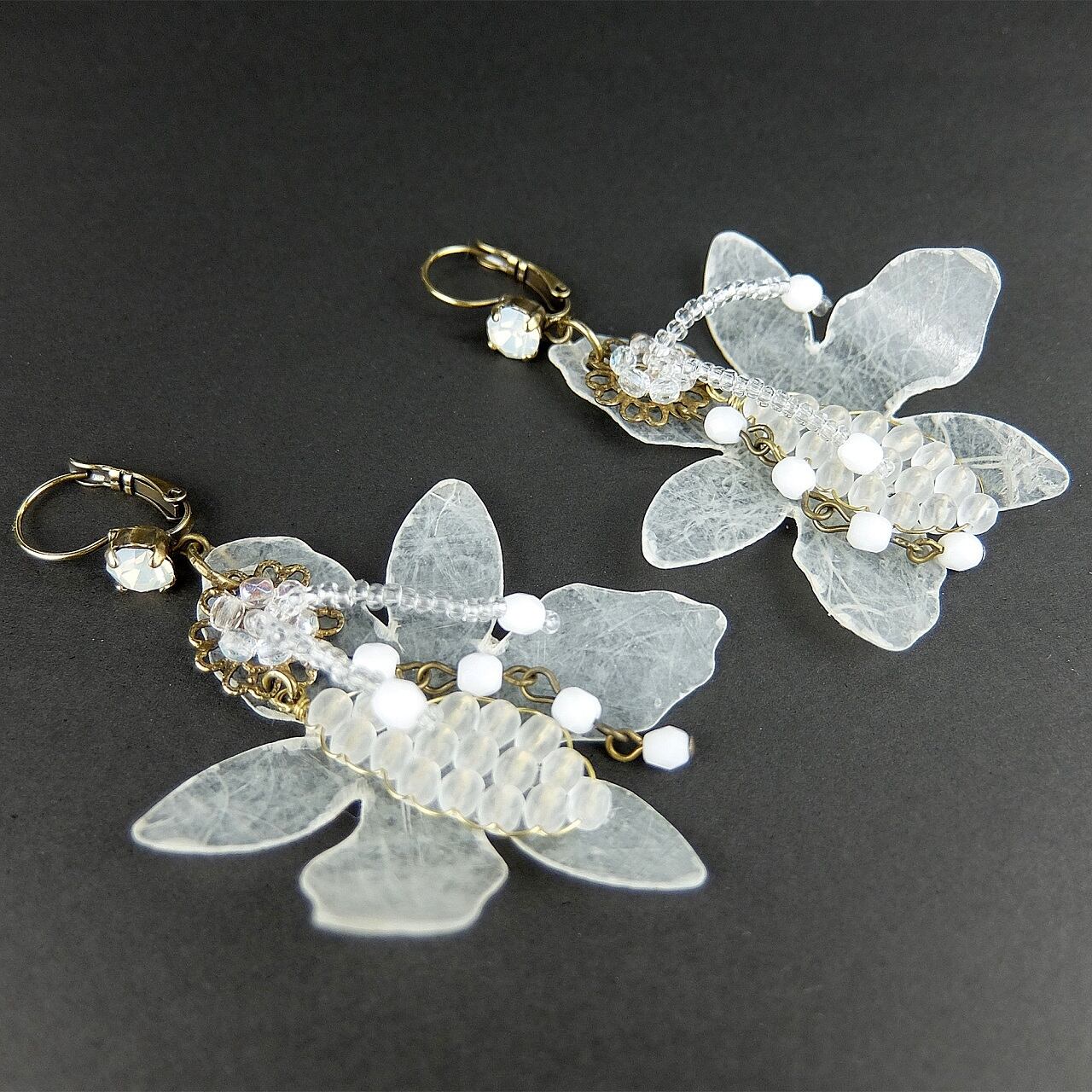 チェコビーズ葉っぱとお花のピアス