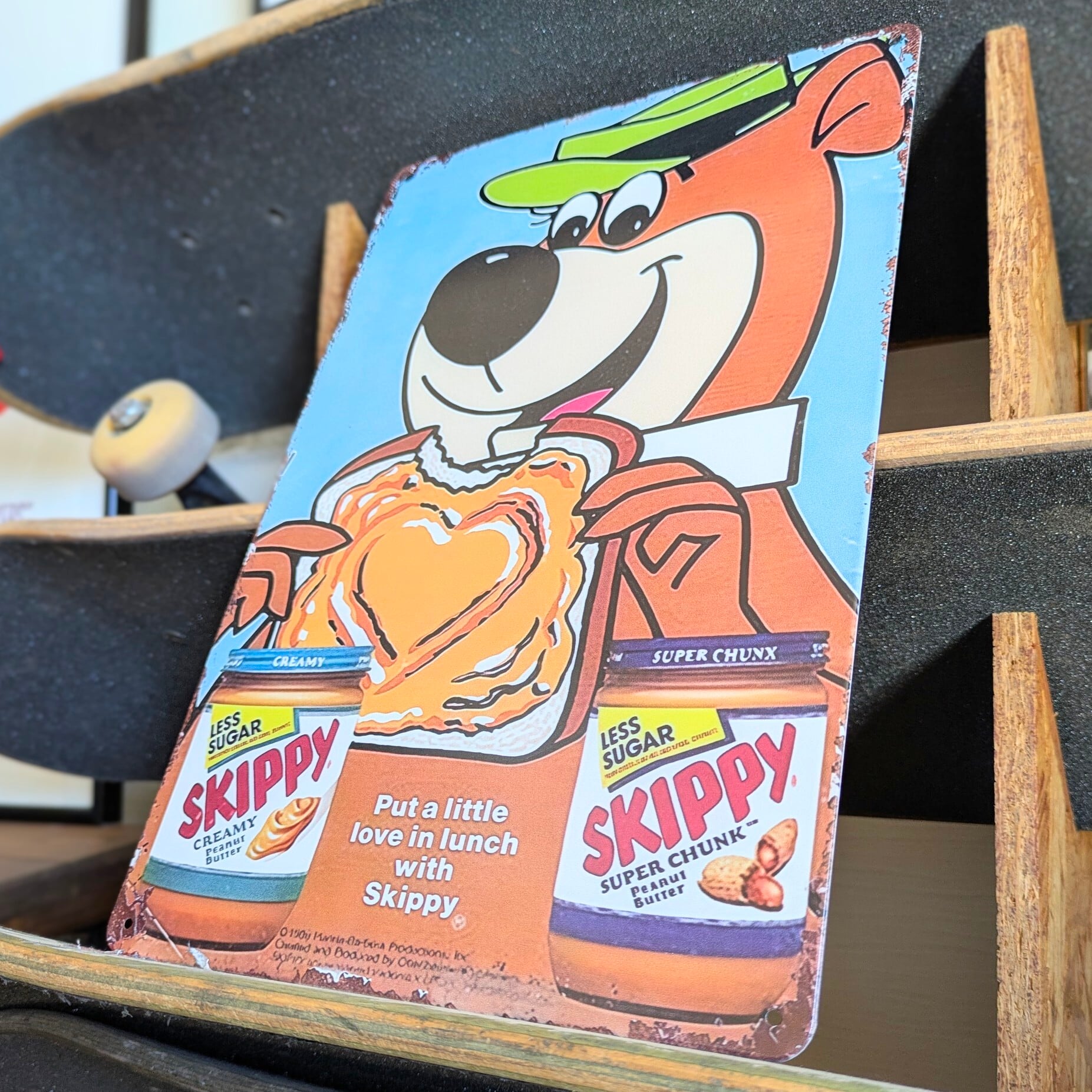 送料無料!ちょうどいいブリキ看板 【 SKIPPY ( スキッピー ) 】『 ヨギ・ベア 』ハンナ・バーベラ / クマゴロー METAL SIGN / メタルサイン / ブリキ看板 / サインボード / ビンテージ加工〚アメリカン雑貨 アメトイ〛