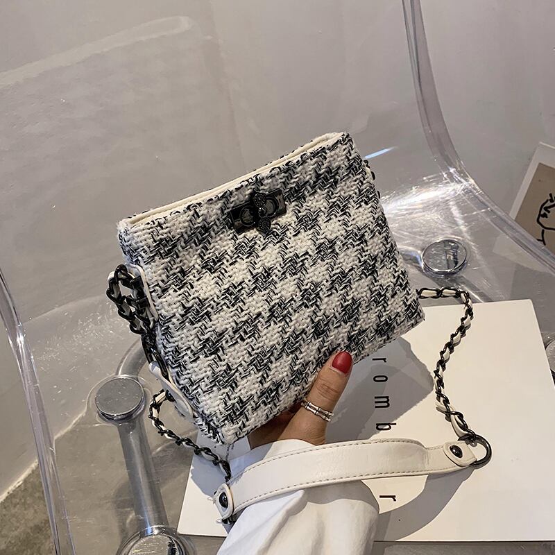 香港スタイルのレトロな女性の小さなバッグハンドバッグ2020新しいトレンディなバージョンの野生のメッセンジャーバッグネット赤いチェーンバケットバッグ Tiancai_Wing_Bag5166078