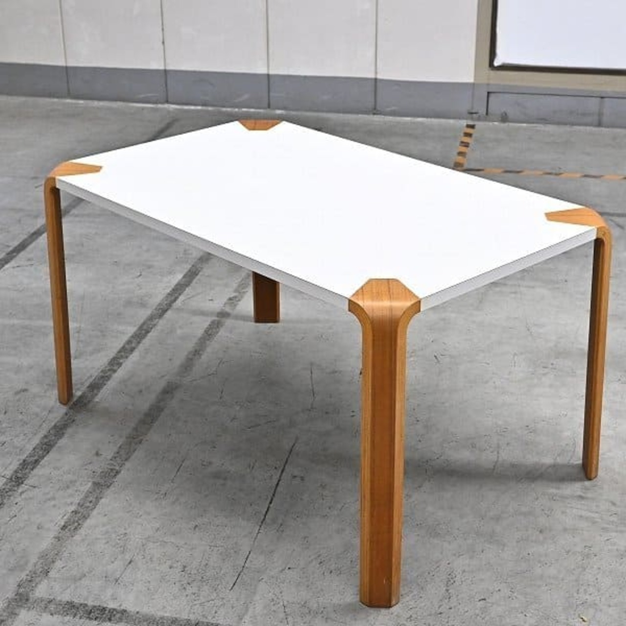 天童木工「アントラー」ダイニングテーブル 坂倉準三 チーク材 テーブル ホワイト 白 机 リビング 食卓 ナチュラル ビンテージ TENDO【中古家具/中古インテリア/USED家具ユーズド家具/リサイクル】