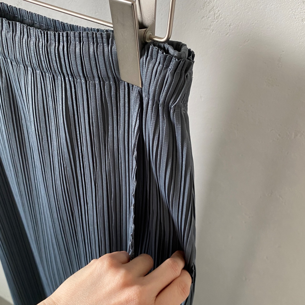 【受注予約：7月中旬入荷予定】pleated 【SK】/gray