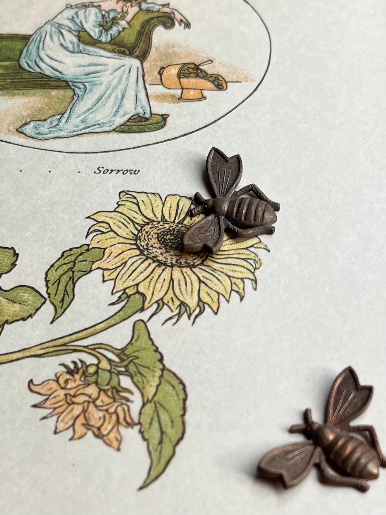 【ヴィンテージ 真鍮 パーツ】蜂 はち アンティーク風 ハンドメイド素材 約2.2cm×1.5cm 1個