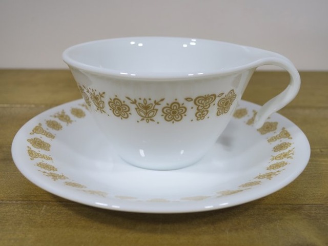 Corelle(コーニング社) バタフライゴールド C&S