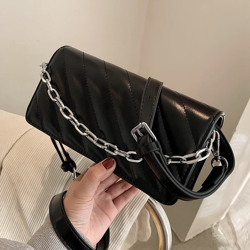 レッドスタイルチェーン シングル スクウェア メッセンジャーバッグ Tiancai_Wing_Bag96881754123