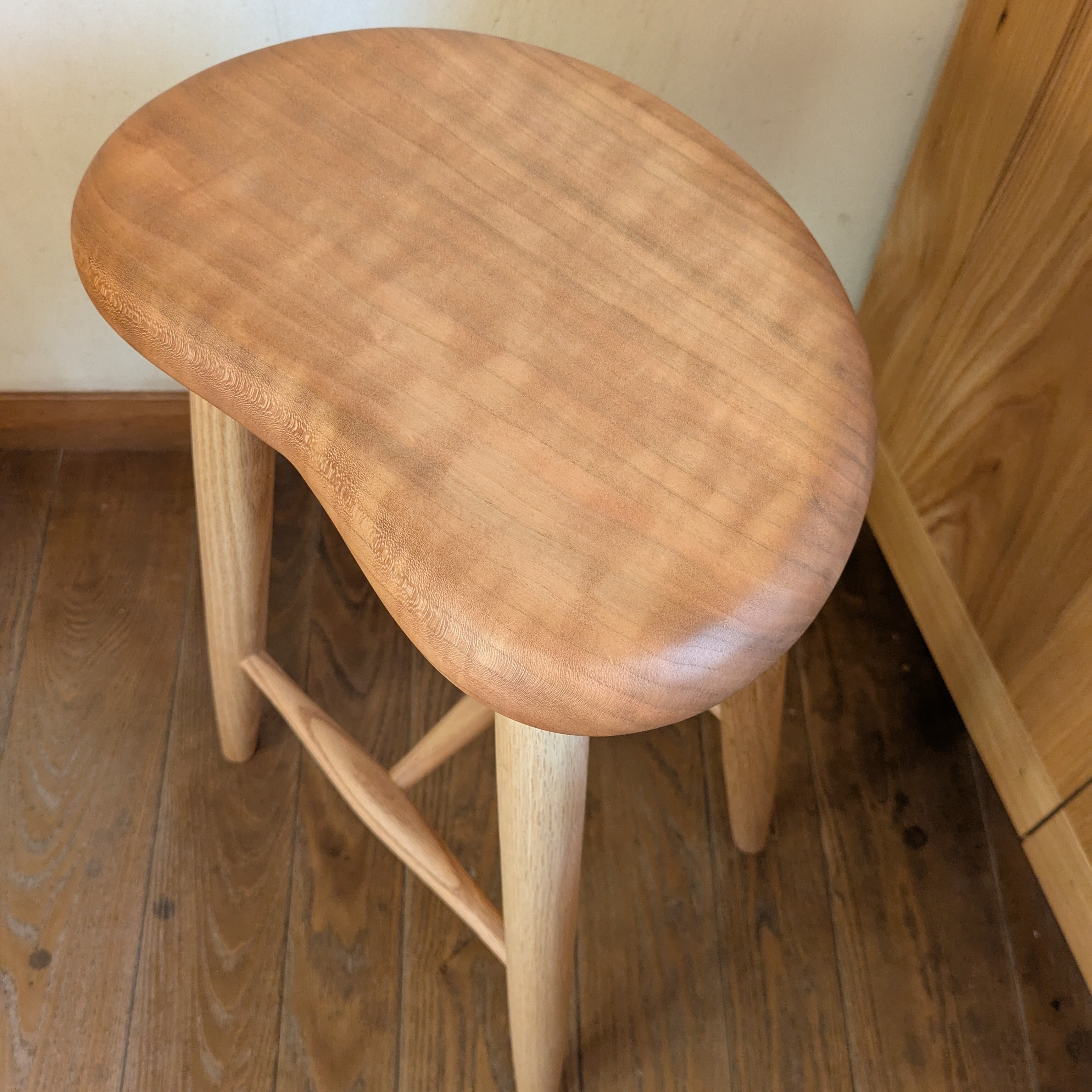 キッチンスツール チェリー Kitchen stool - Cherry | 飛騨高山 家具