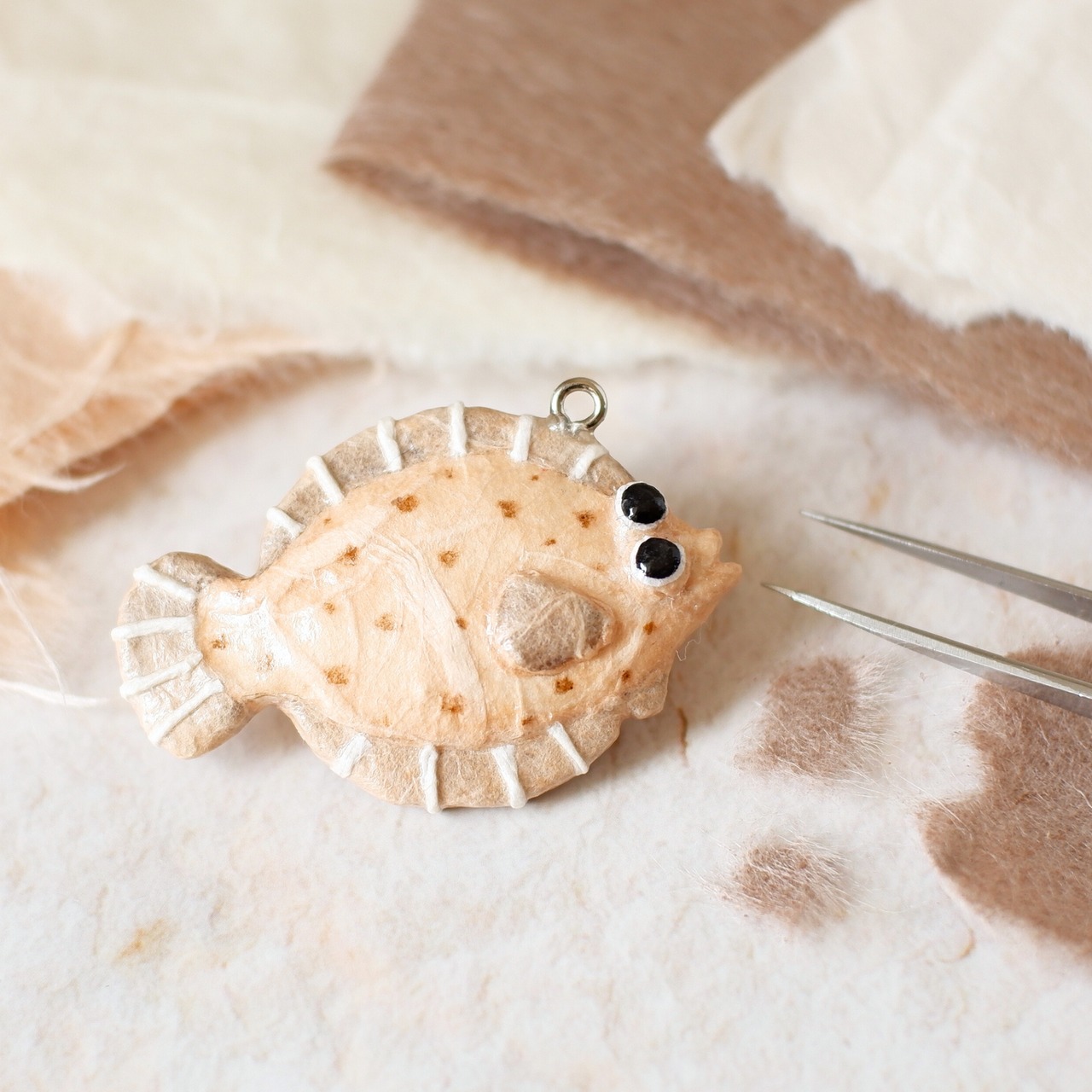 和紙小物/アクセサリー『カレイ（砂擬態）』