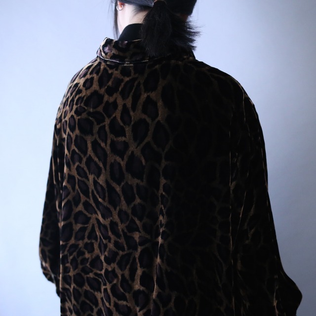 "DENIM&Co" leopard pattern XX over silhouette velours shirt