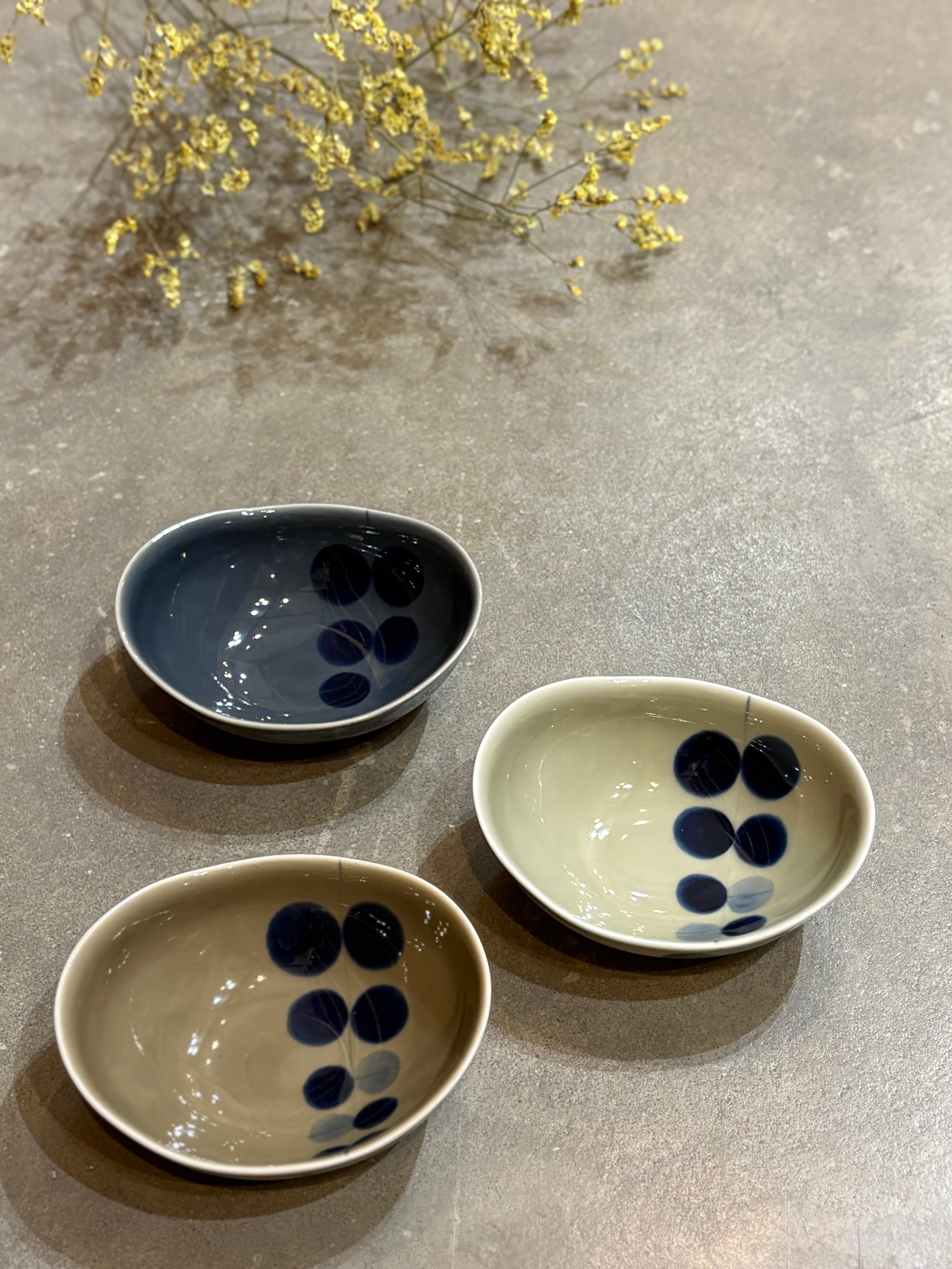 〈WEB陶器市〉楕円小鉢 水玉リーフ