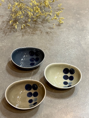 〈WEB陶器市〉楕円小鉢 水玉リーフ