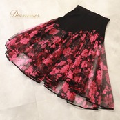 社交ダンス 衣装 prima boutique プリマブティック スカート レッスンウェア ブラック系 黒 ピンク系 花柄 植物柄 チュール 透け感 シースルー アシンメトリー フレア ふんわり 軽やか 華やか 鮮やか かわいい おしゃれ 上品 大人っぽい ダンス レッスン 練習 ダンス衣装 練習着